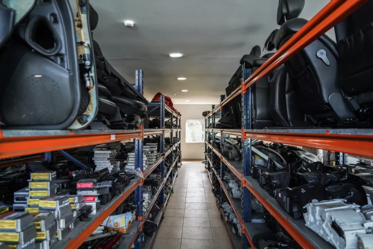 Sinopse Fotografia de Espaços Comerciais Peças Mercedes FerreiraCar Interior (11)