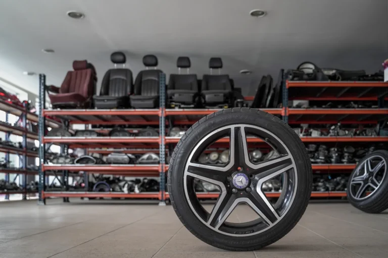 Sinopse Fotografia de Espaços Comerciais Peças Mercedes FerreiraCar Interior (12)