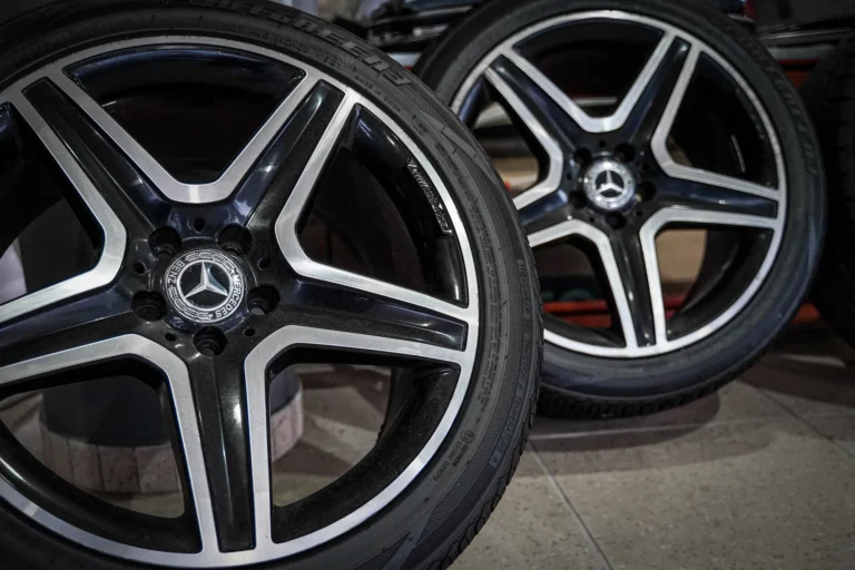 Sinopse Fotografia de Espaços Comerciais Peças Mercedes FerreiraCar Interior (14)