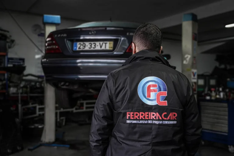 Sinopse Fotografia de Espaços Comerciais Peças Mercedes FerreiraCar Interior (16)