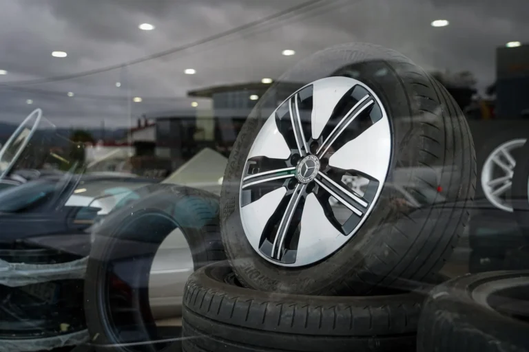 Sinopse Fotografia de Espaços Comerciais Peças Mercedes FerreiraCar Interior (17)