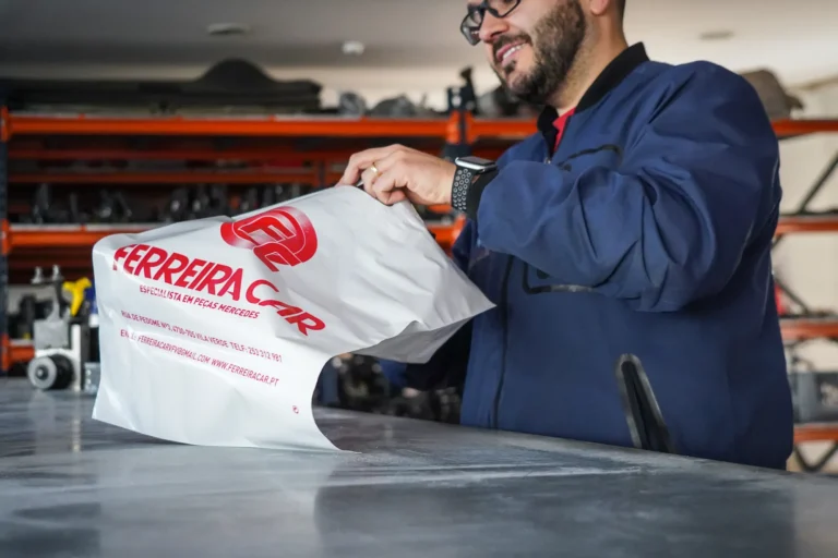 Sinopse Fotografia de Espaços Comerciais Peças Mercedes FerreiraCar Interior (3)