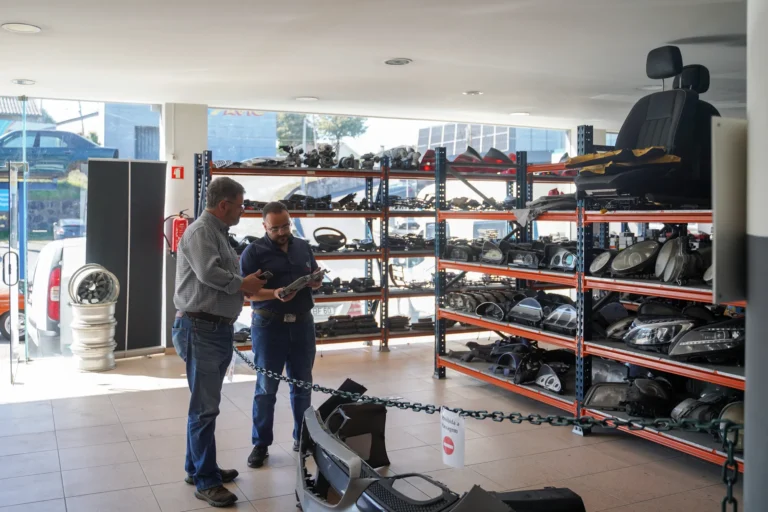 Sinopse Fotografia de Espaços Comerciais Peças Mercedes FerreiraCar Interior (33)