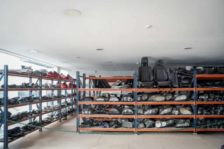 Sinopse Fotografia de Espaços Comerciais Peças Mercedes FerreiraCar Interior (35)