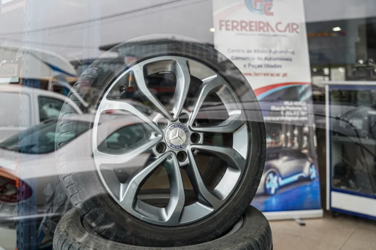 Sinopse Fotografia de Espaços Comerciais Peças Mercedes FerreiraCar Interior (37)