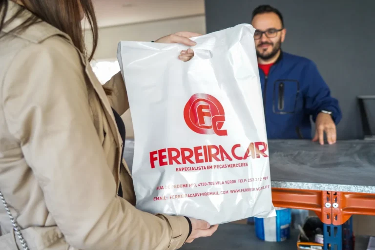 Sinopse Fotografia de Espaços Comerciais Peças Mercedes FerreiraCar Interior (4)