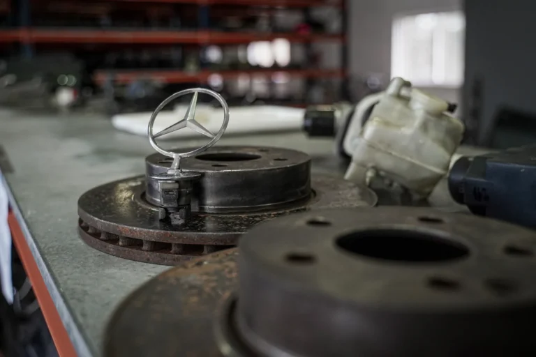 Sinopse Fotografia de Espaços Comerciais Peças Mercedes FerreiraCar Interior (40)