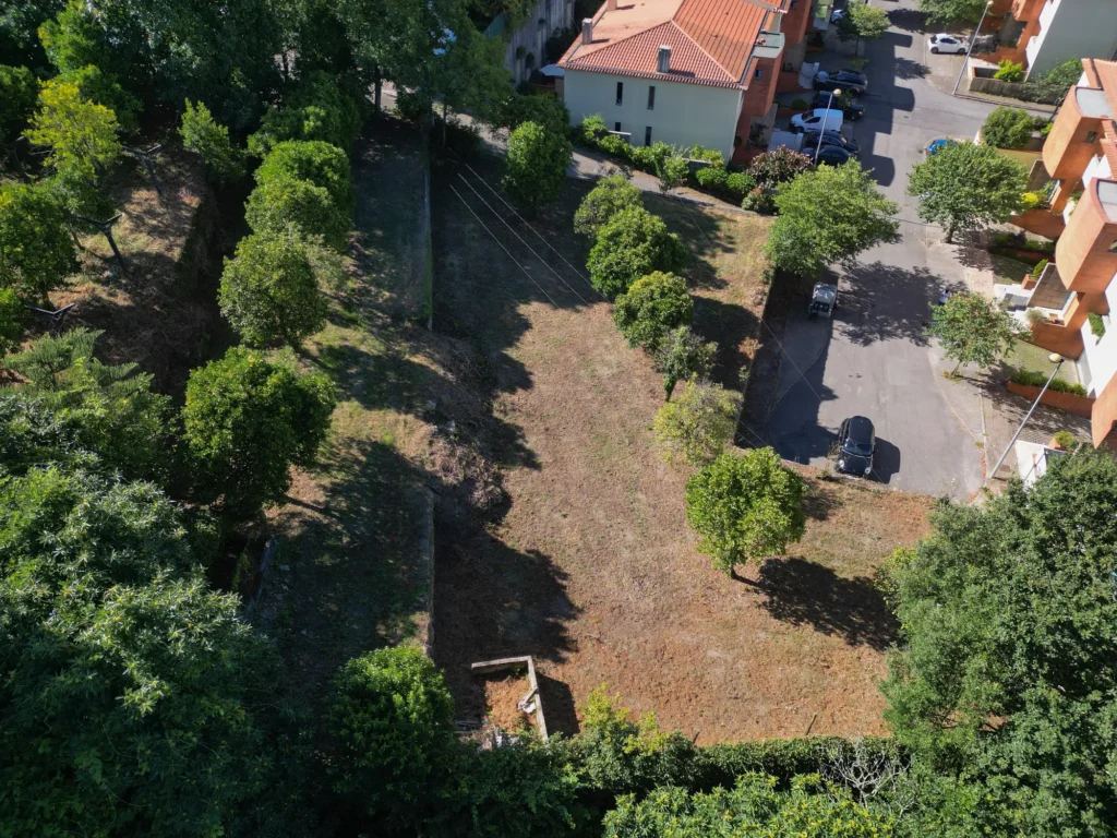 Sinopse Fotografia de Imobiliário Terreno Braga Nogueiró (7)
