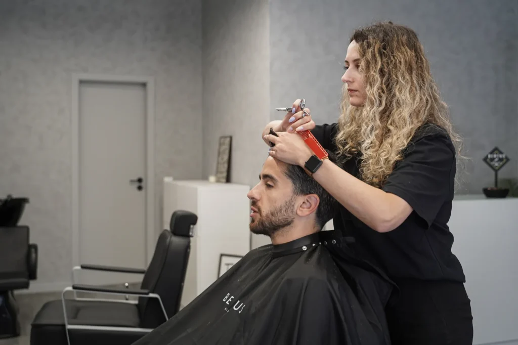 Sinopse Fotografia Barbearia Barbeira Oriana Brandão (6)