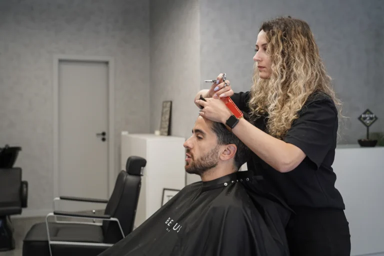 Sinopse Fotografia Barbearia Barbeira Oriana Brandão (6)