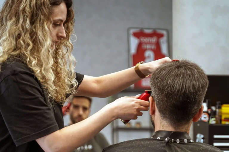 Sinopse Fotografia Barbearia Barbeira Oriana Brandão (9)